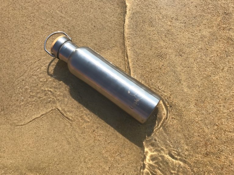Стоманена термо бутилка за вода Gush на плажа