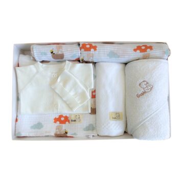 Пакет подаръци за бебе Gush (14) 22 летен комплект от дрешка, одеяла и пелени Gush