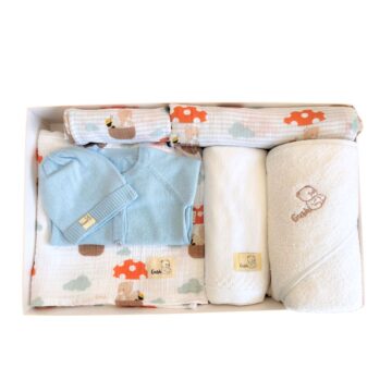 Пакет подаръци за бебе Gush (14) 21 летен комплект от дрешка, одеяла и пелени Gush