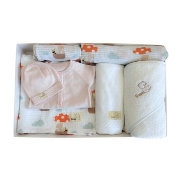 Пакет подаръци за бебе Gush (14) 20 летен комплект от дрешка, одеяла и пелени Gush