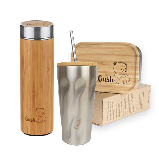 Комплект с бамбук на плажа включва термо чаша със сламка, бамбуков термос, кутия за храна с бамбуков капак