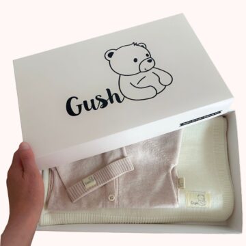 Комплект за бебе Gush: органична памучна дрешка и мерино одеяло за всеки сезон