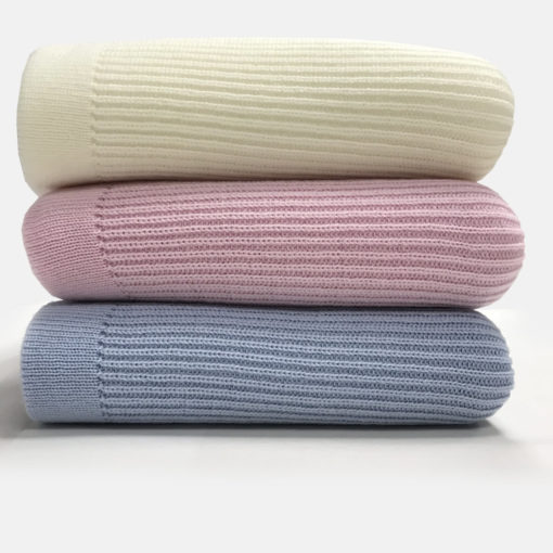 Три одеяла от мериносова вълна. Синьо, бяло и розово