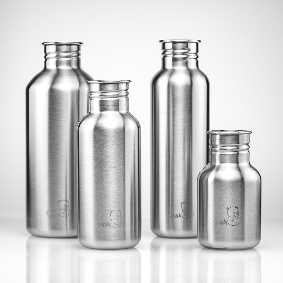 Четири стоманени бутилки за вода в различни размери